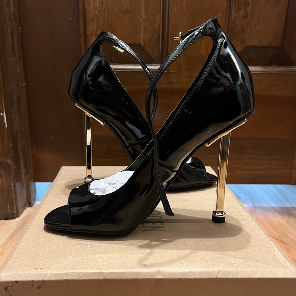 Steve Madden Black Open-Toed High Heels - Picture 2 of 4